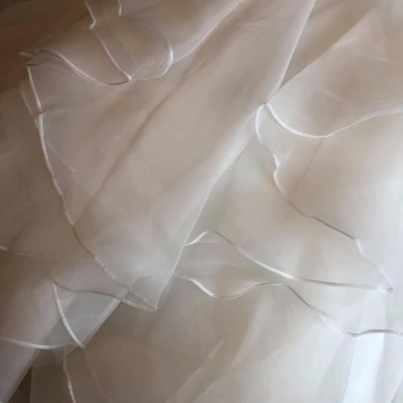 Oleg Cassini Wedding dress - Picture 8 of 10